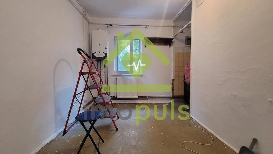 Apartament cu 3 camere semidecomandat în Dâmbovița