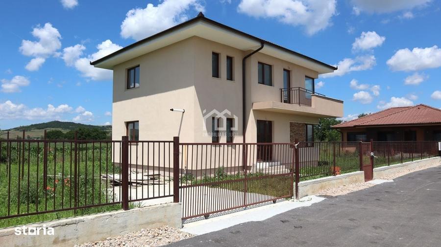Casă cu 4 camere în Jucu