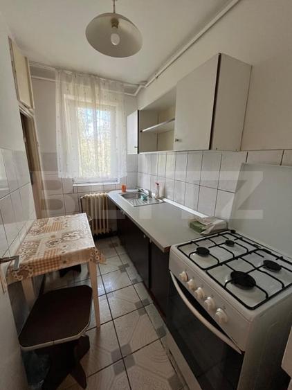 Apartament cu 2 camere semidecomandat, mobilat în Decebal