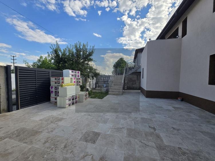 Casă individuală cu 6 camere cu Canalizare în Nord-Est