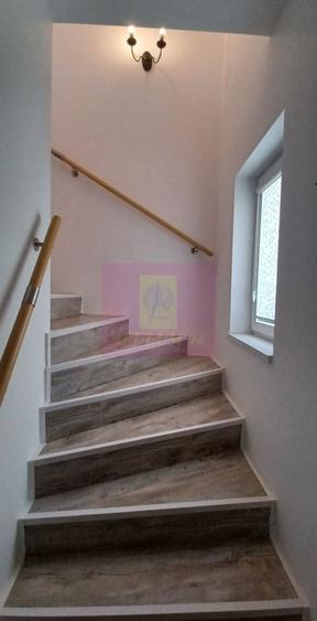 Casă individuală cu 4 camere cu Canalizare în Săbăreni