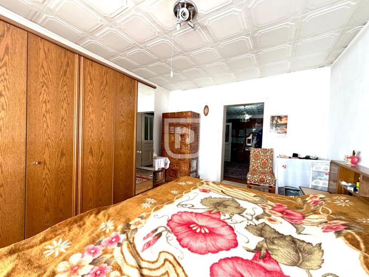 Casă individuală cu 6 camere cu Canalizare în Central