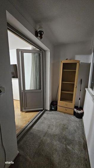 Apartament cu 3 camere semidecomandat, mobilat în Lujerului