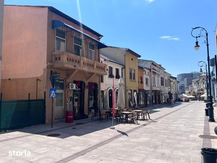 Casă cu 8 camere cu Teren 150 Mp în Ultracentral