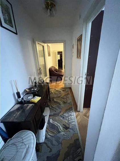 Apartament cu 4 camere semidecomandat în Central