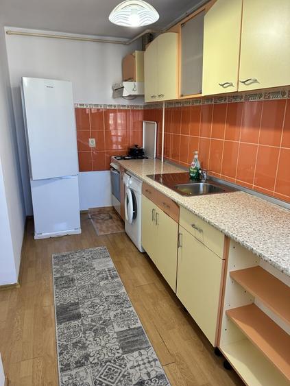 Apartament cu 3 camere decomandat, mobilat în Cetate