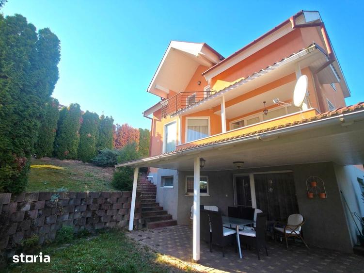 Casă cu 7 camere cu Teren 920 Mp în Livezeni