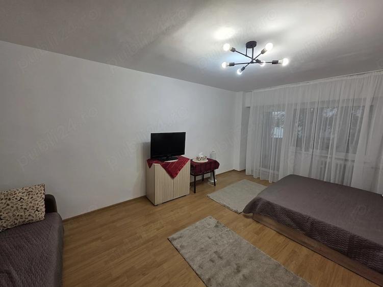 Garsonieră decomandată în Tei