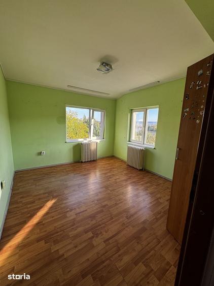 Casă cu 8 camere cu Teren 500 Mp în Iris