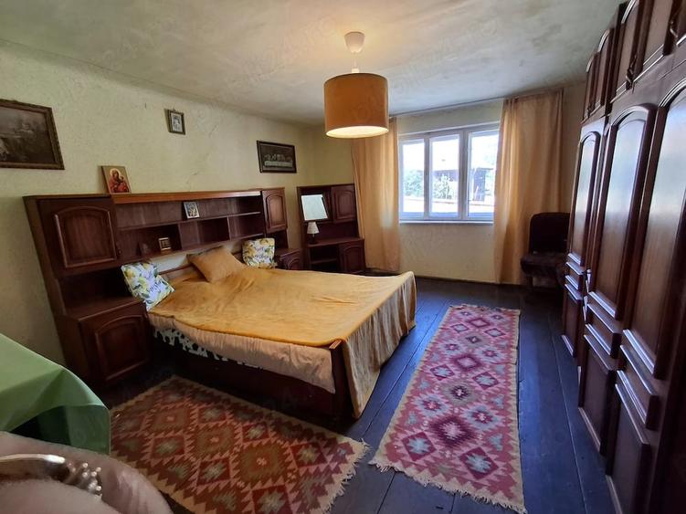 Casă cu 4 camere cu Teren 2360 Mp în Central