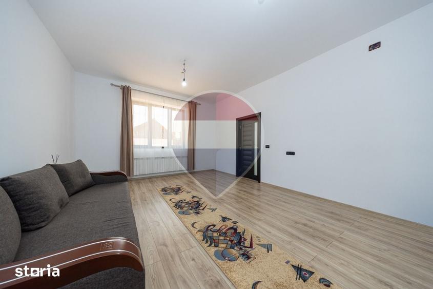 Casă cu 4 camere cu Teren 1346 Mp în Comana