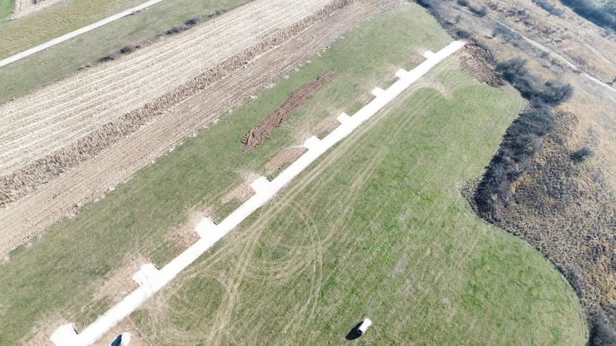 Teren agricol extravilan de 716 mp, în Roșia