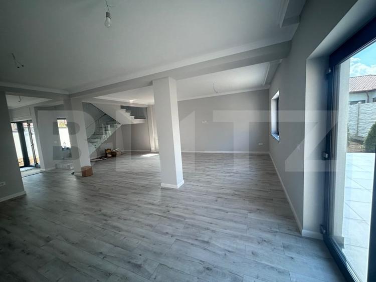 Casă individuală cu 4 camere cu Canalizare în Exterior Nord