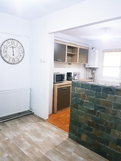 Persoana fizica,  Cameră disponibilă, într-un apartament , zona Dacia. Doar pent - 5