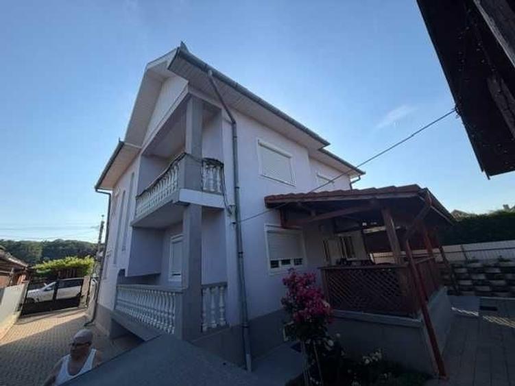 Casă cu 4 camere în Central
