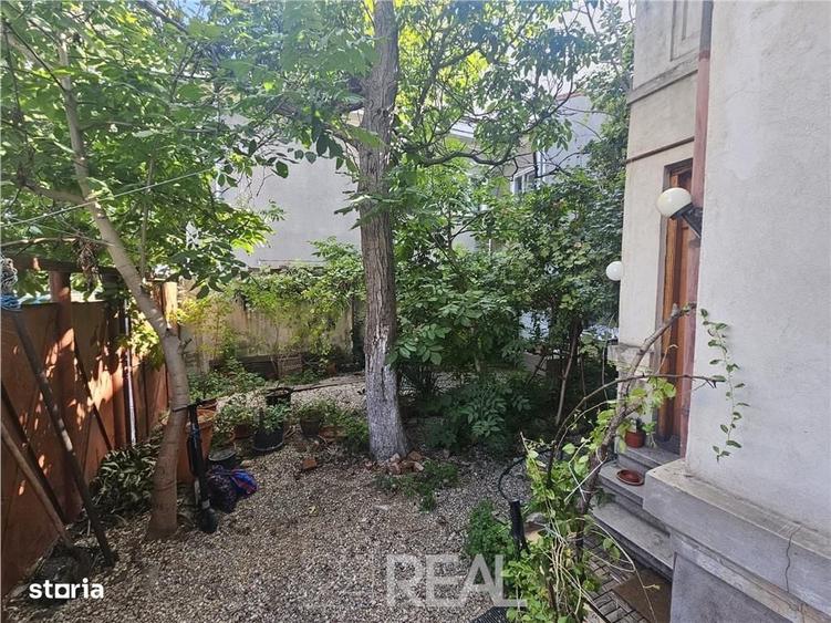 Casă cu 4 camere în Splaiul Unirii