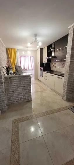 Apartament cu 3 camere decomandat în Traian