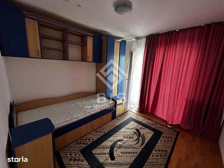 Apartament cu 4 camere semidecomandat în Central