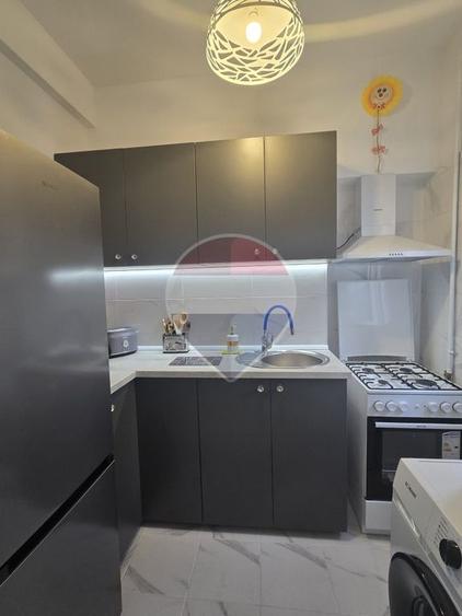 Apartament cu 2 camere decomandat, mobilat în Central