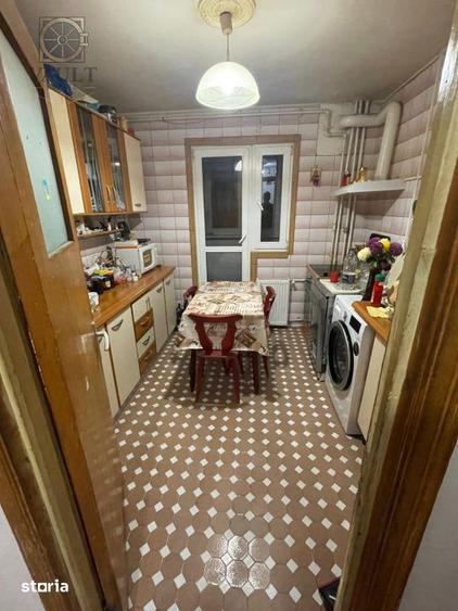Apartament cu 3 camere semidecomandat în Rahova