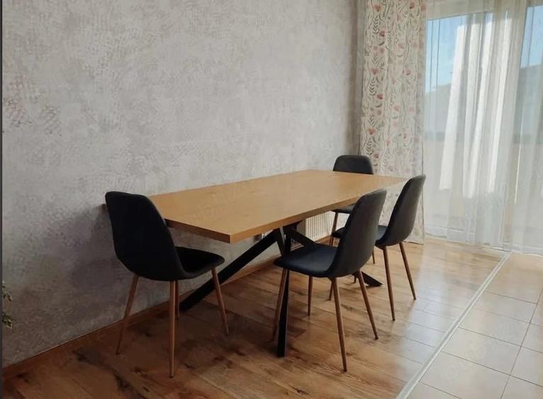 Apartament cu 3 camere decomandat în Florești
