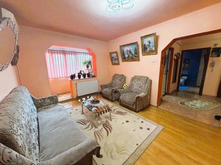 Apartament cu 3 camere decomandat în Central