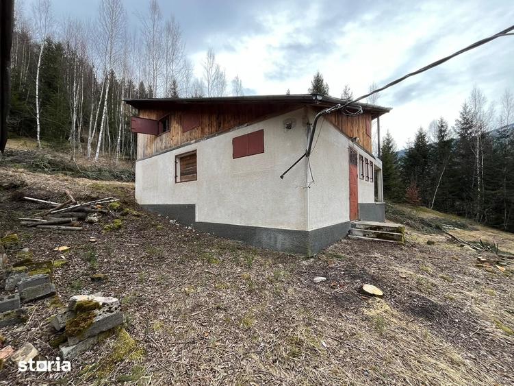 Casă cu 6 camere cu Teren 200 Mp în Uric