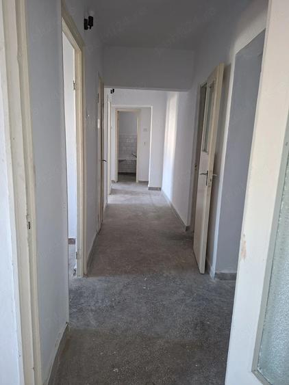 Apartament cu 3 camere decomandat în Decebal