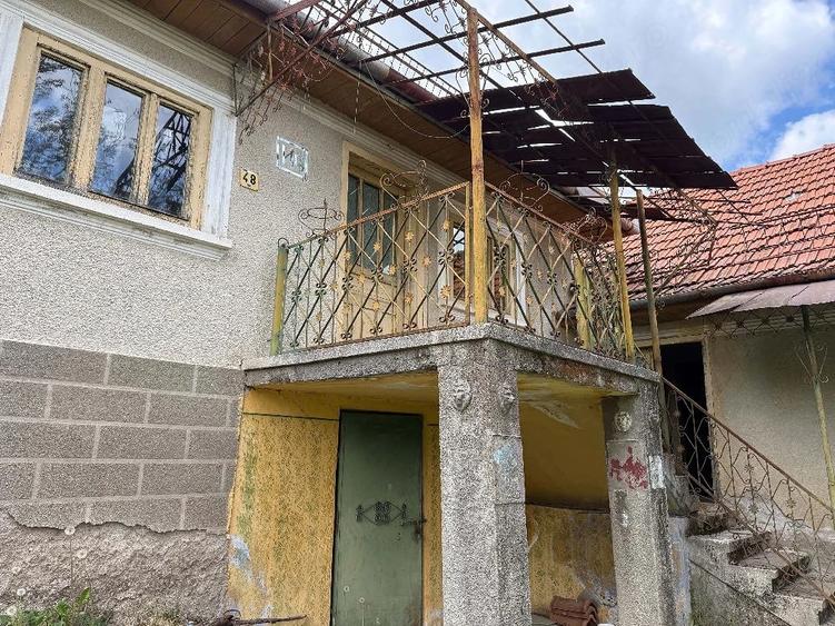 Casă cu 4 camere cu Teren 1000 Mp în Târnăvița