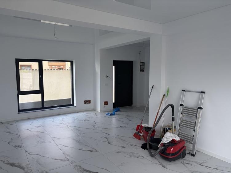 Casă cu 3 camere în Central