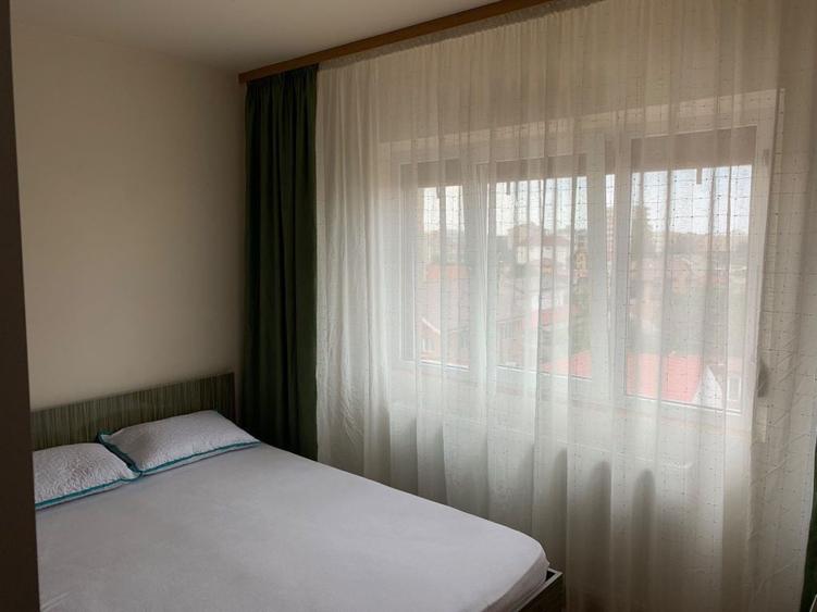 Apartament cu 3 camere semidecomandat în Inel II