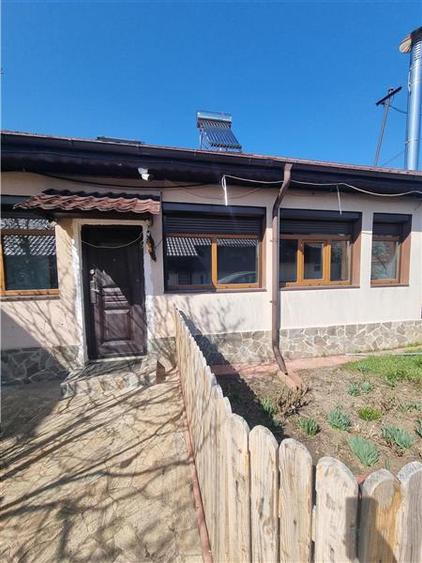 Casă individuală cu 5 camere cu Canalizare în Nanov