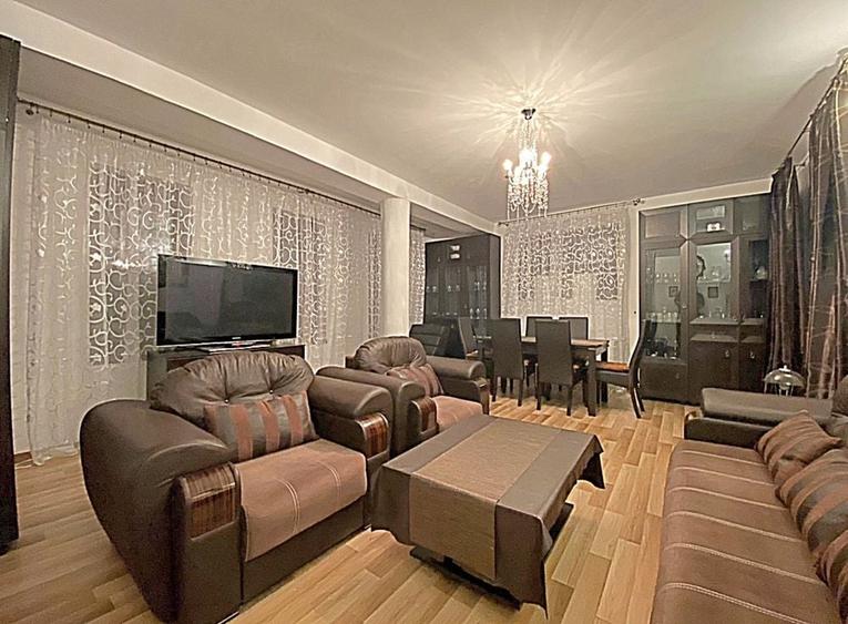 Casă cu 3 camere în Dumbrăvița