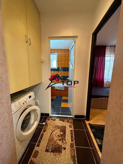 Apartament cu 3 camere semidecomandat, mobilat în Podu Roș