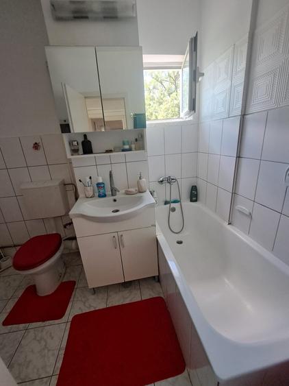Apartament cu 2 camere decomandat în Uiasca