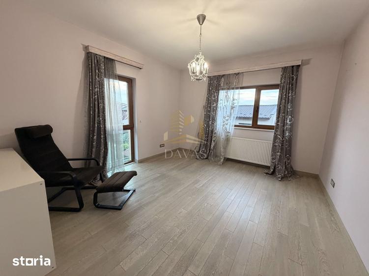 Casă cu 5 camere cu Teren 500 Mp în Gruia