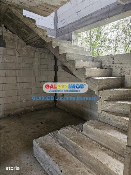 Casă cu 4 camere cu Teren 2100 Mp în Răzvad