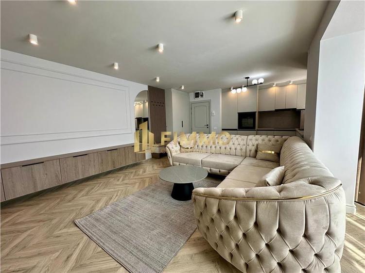 Apartament cu 3 camere semidecomandat în Policlinica