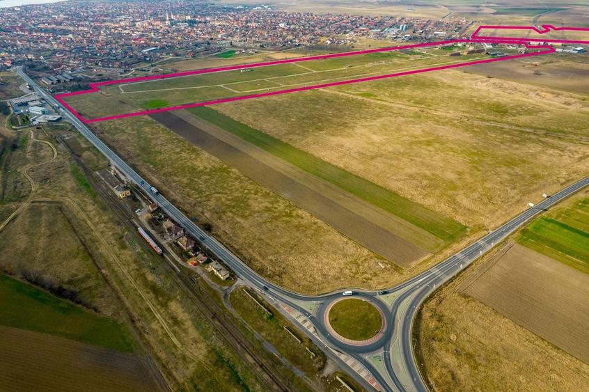 Teren Construcții intravilan de 411749 mp, în Periferie