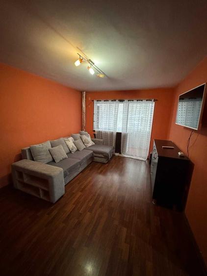 Apartament cu 3 camere decomandat în Exterior Vest