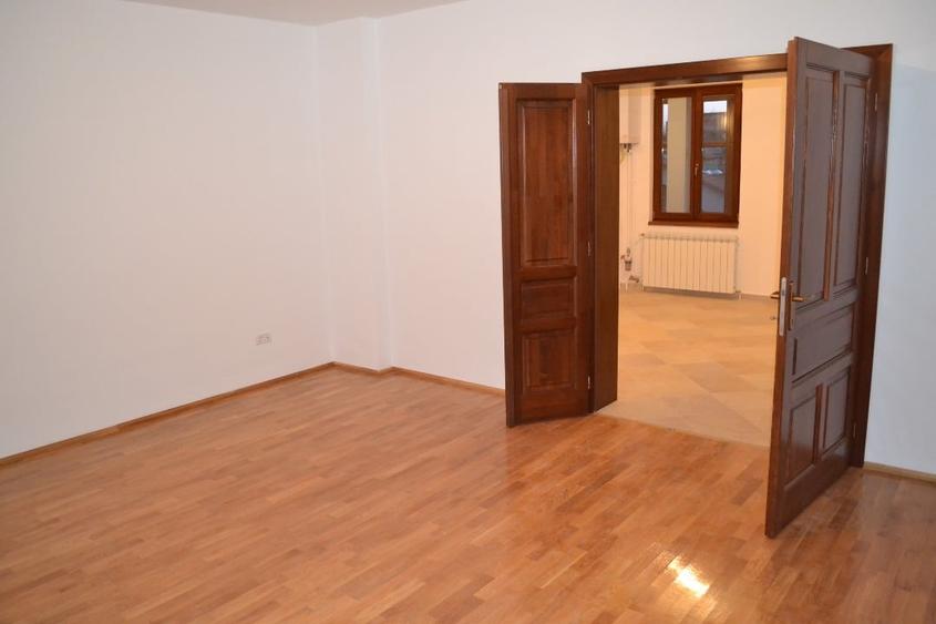 Birou, de 42 mp, în Central