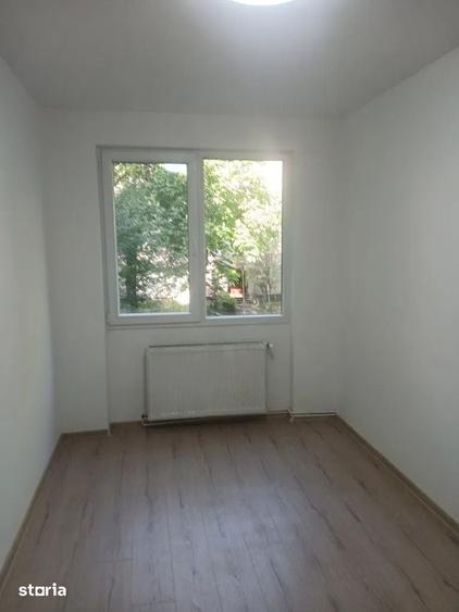 Apartament cu 3 camere semidecomandat în Săsar