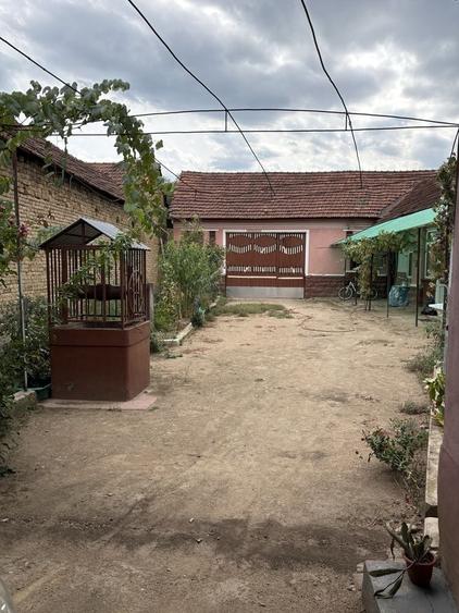 Casă cu 4 camere în Ioaniș