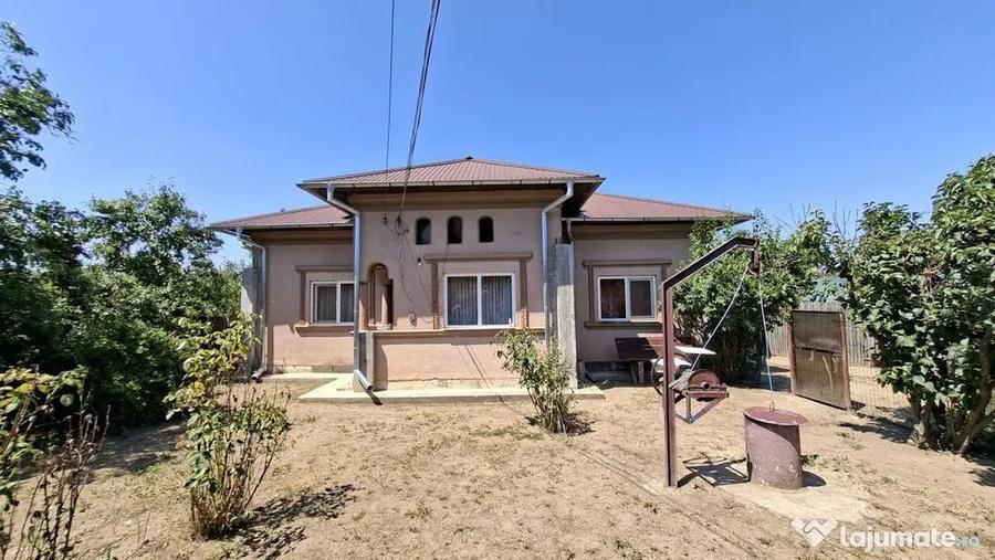 Casă cu 3 camere cu Teren 1667 Mp în Teiu