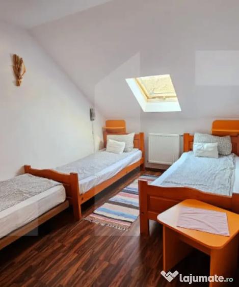 Casă cu 16 camere cu Teren 1663 Mp în Bicfalău