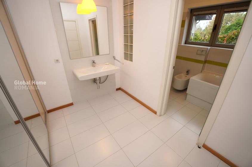 Casă individuală cu 7 camere cu Canalizare în Băneasa