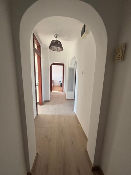 Apartament cu 3 camere decomandat în Văcăresti