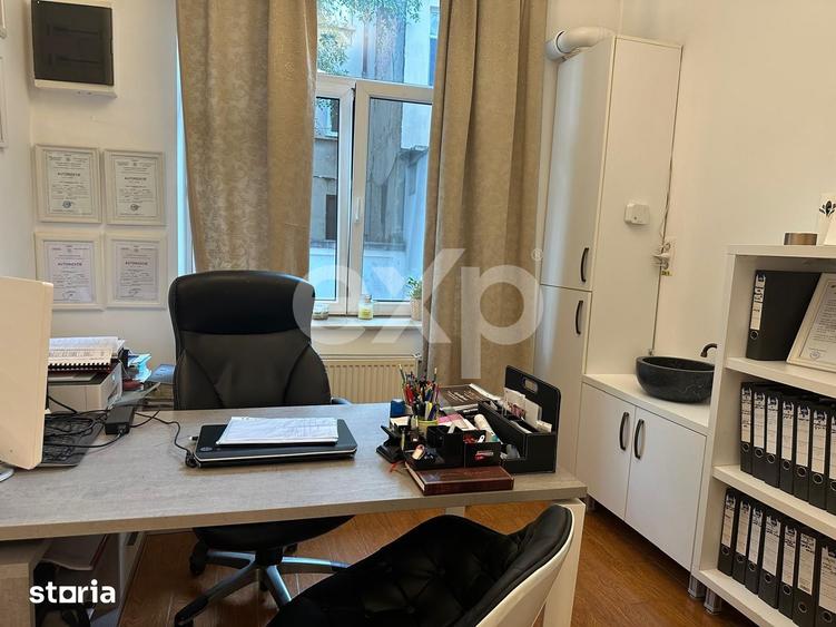 Apartament cu 5 camere decomandat, mobilat în Romană