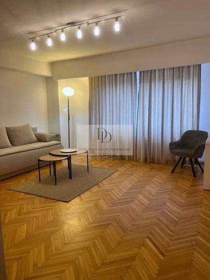 Apartament cu 3 camere decomandat, mobilat în Central