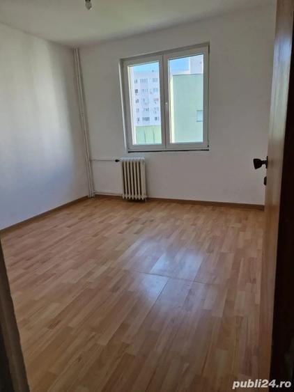 Apartament cu 3 camere decomandat în Mihai Bravu